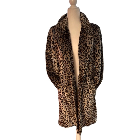 Like new! Express faux fur leopard print coat M - Picture 3 of 11